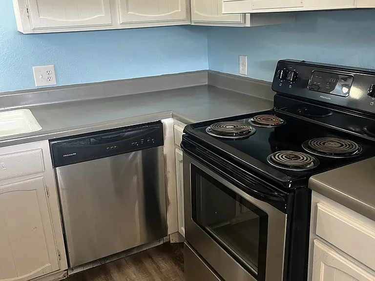 2140 Merriman St — Photo 2