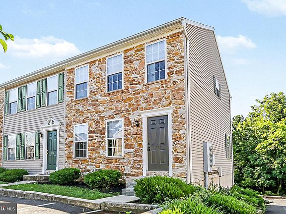 2nd image of 374 Cherry St #374