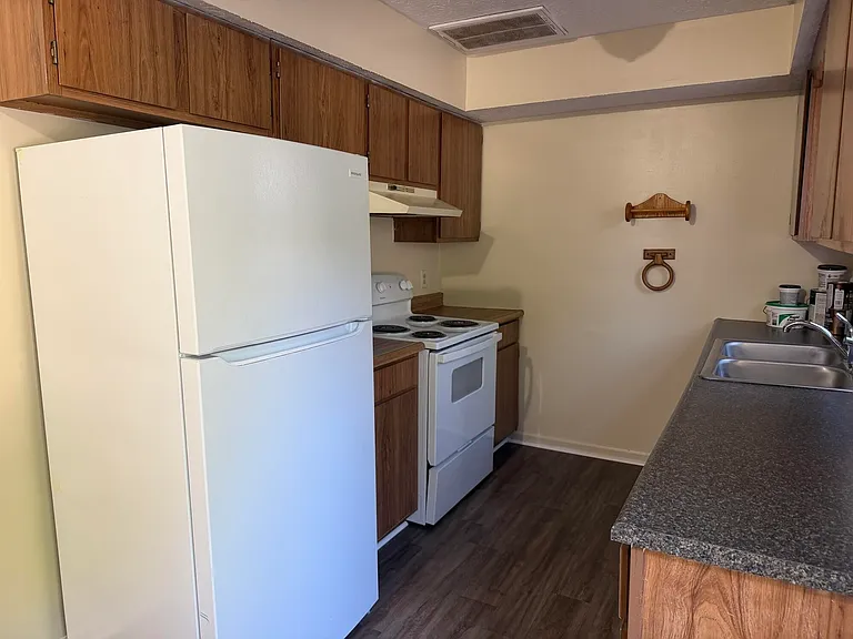 212 Calumet Dr #2 — Photo 3