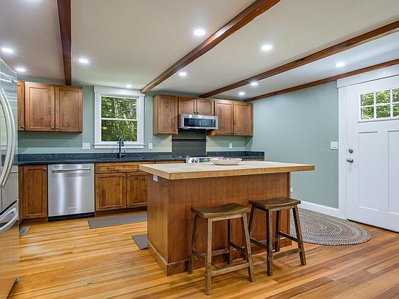 3rd image of 34 Brooks Road