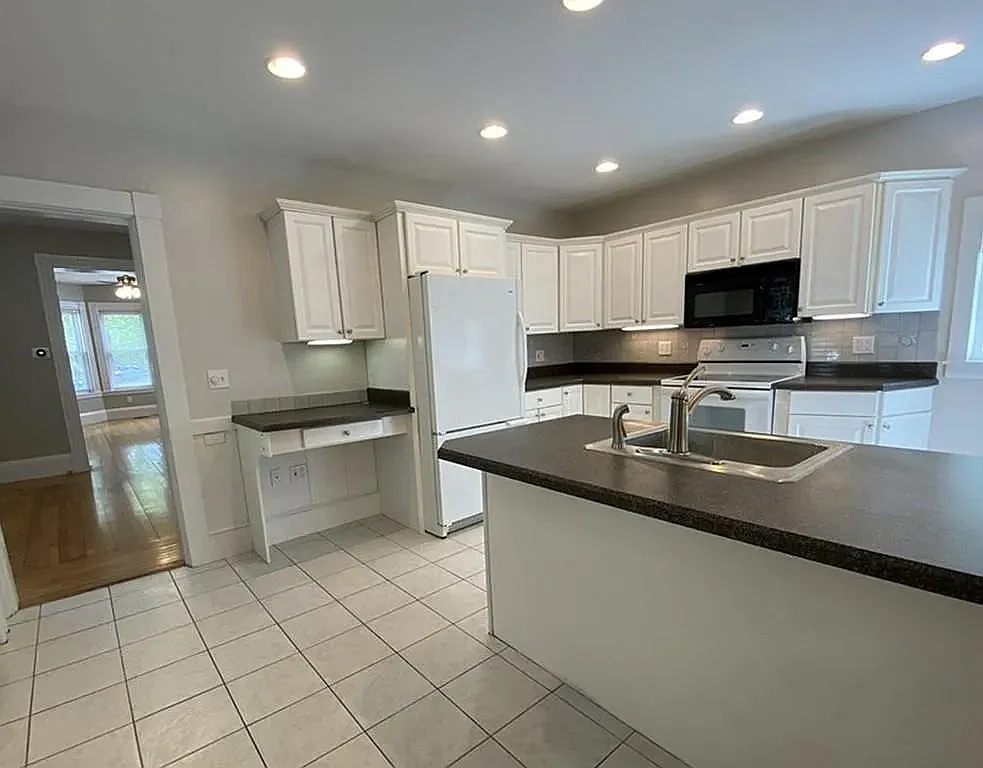 2 bed, 1000 sqft, $2,850 — Photo 1