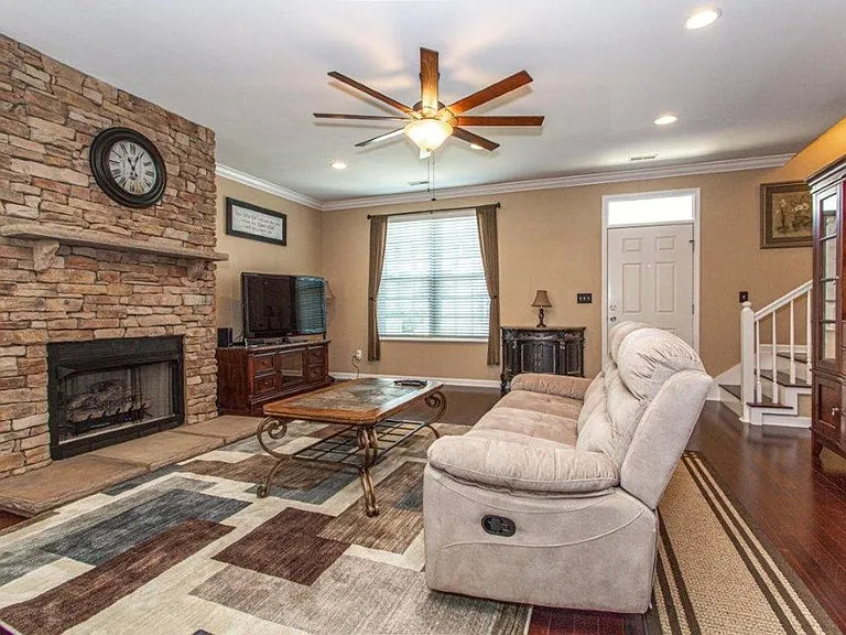 10714 Prince Albert Way — Photo 3