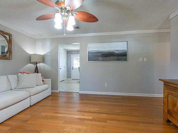 4th image of 987 Joyce Dr