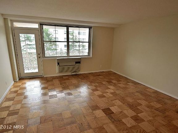 4th image of 2030 N Adams St APT 1011