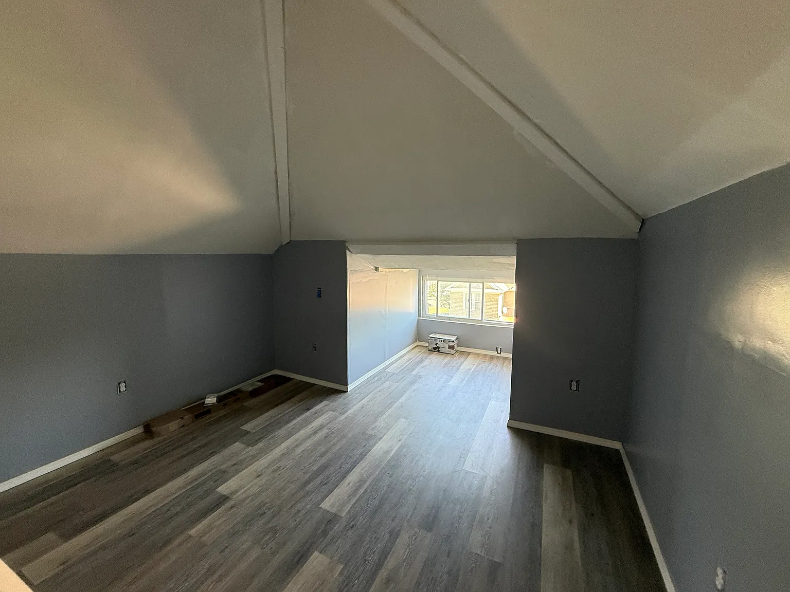 2 bed, $1,049 — Photo 4