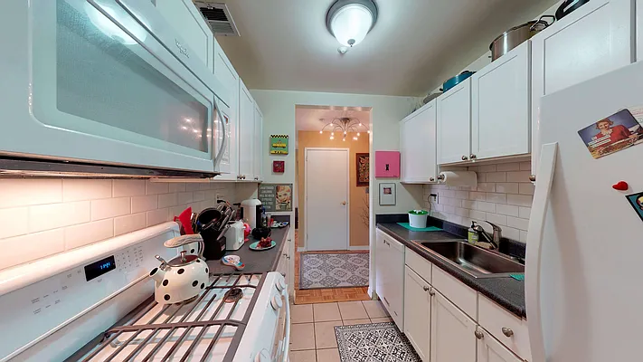 Sold by Luxor Homes & Investment Realty | media 4