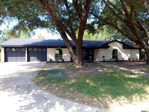 1703 Briarwood St, Gilmer, TX 75644