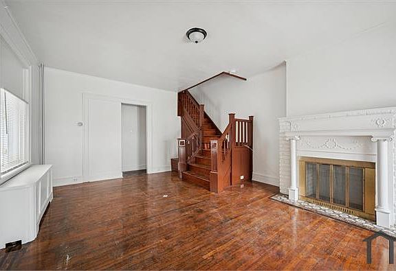 4th image of 1658 Conklin St