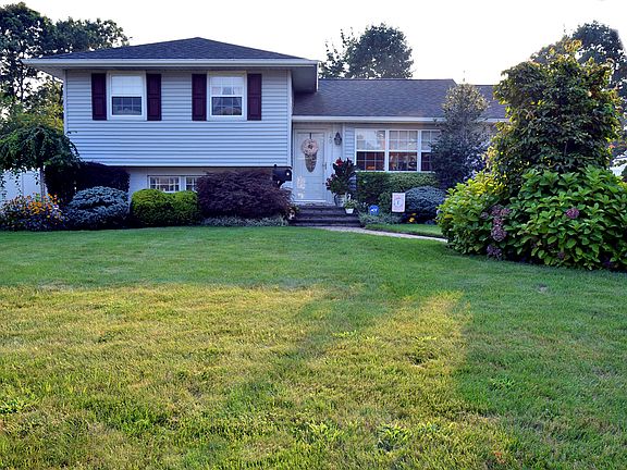 2nd image of 40 Marilynn St
