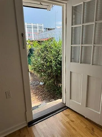 700 N Scott St — Photo 10