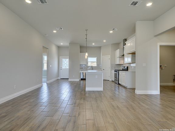 5th image of 104 GROWERS AVE