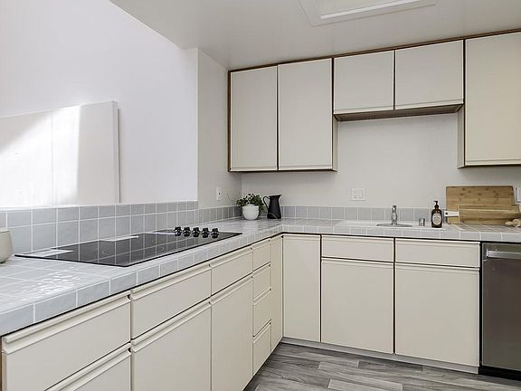 4th image of 10207 Danube Dr