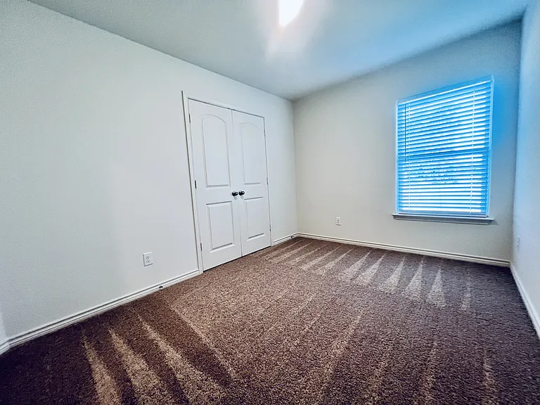 520 Locksley Cv — Photo 19