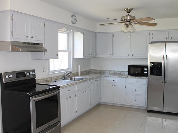 2nd image of 559 Lloyd Rd