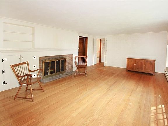 2nd image of 124 Edgemere Ln