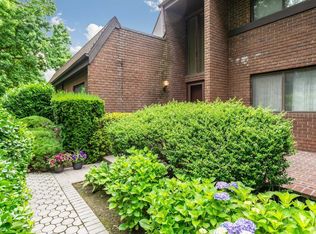 61 Oldfield, Roslyn, NY 11576