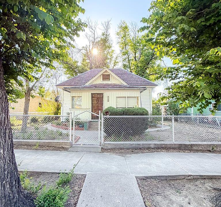 1st image of 208 Lewis Ave