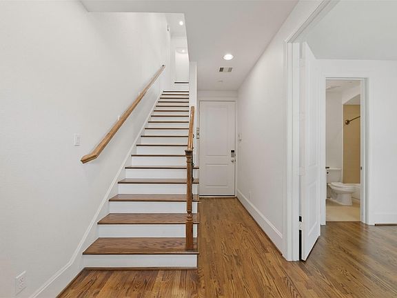 4th image of 2702 Cortlandt St