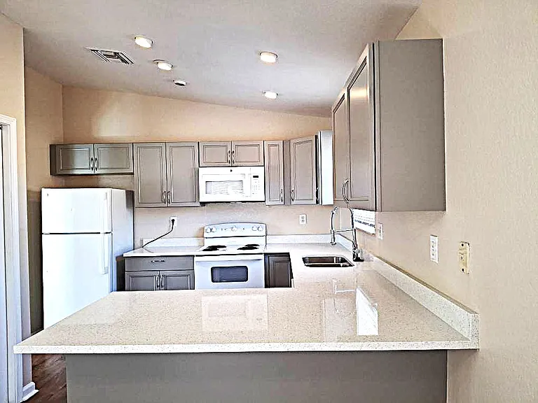 Eat-In Kitchen