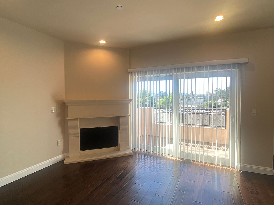 Living room with fire place, balcony and stunning views
