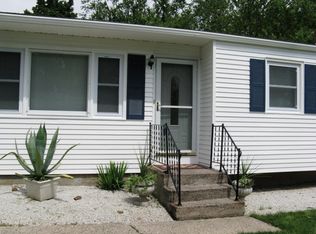 32 Chester Dr, Windsor Locks, CT 06096