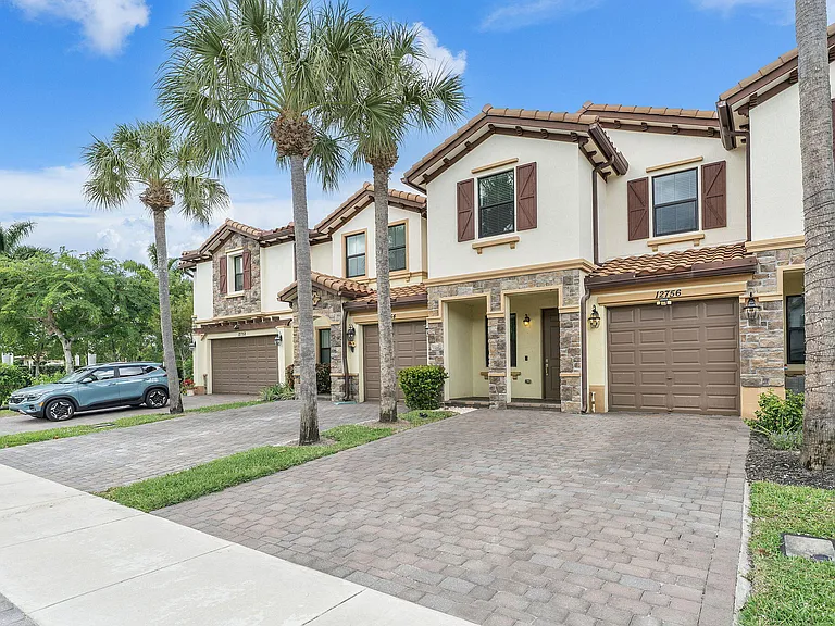 12756 Anthorne Ln — Photo 3