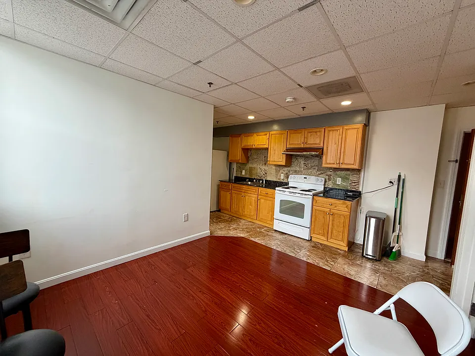 72 Kneeland St #601