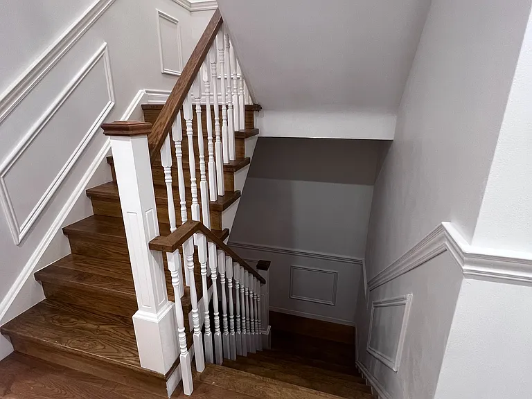 195 Upper Canada Dr — Photo 25