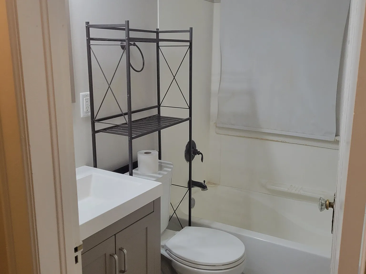 2 bed, 949 sqft, $1,700 — Photo 2
