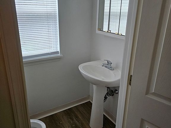 5th image of 2630 Waldman Dr #10
