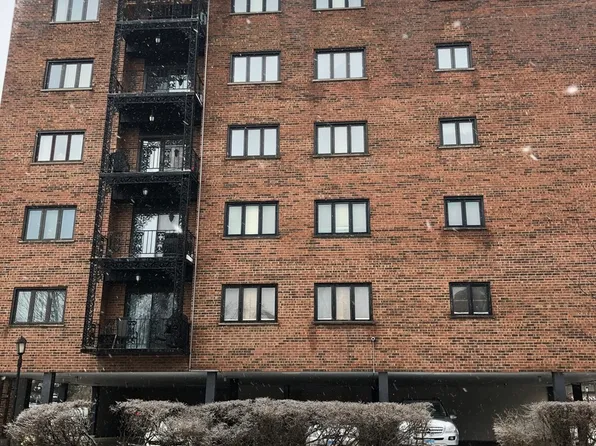 9395 Landings Ln Unit 302, Des Plaines, IL 60016