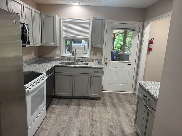 17 Tree Canopy Ln — Photo 4