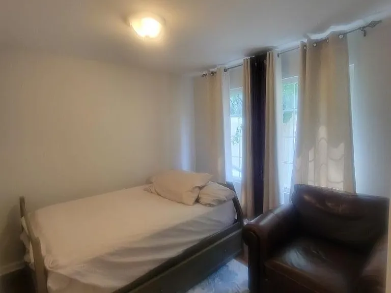 212 N Walnut St — Photo 13