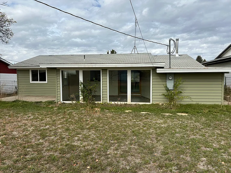 823 Brookside Dr — Photo 3