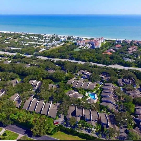 221 Park Shores Cir — Photo 2