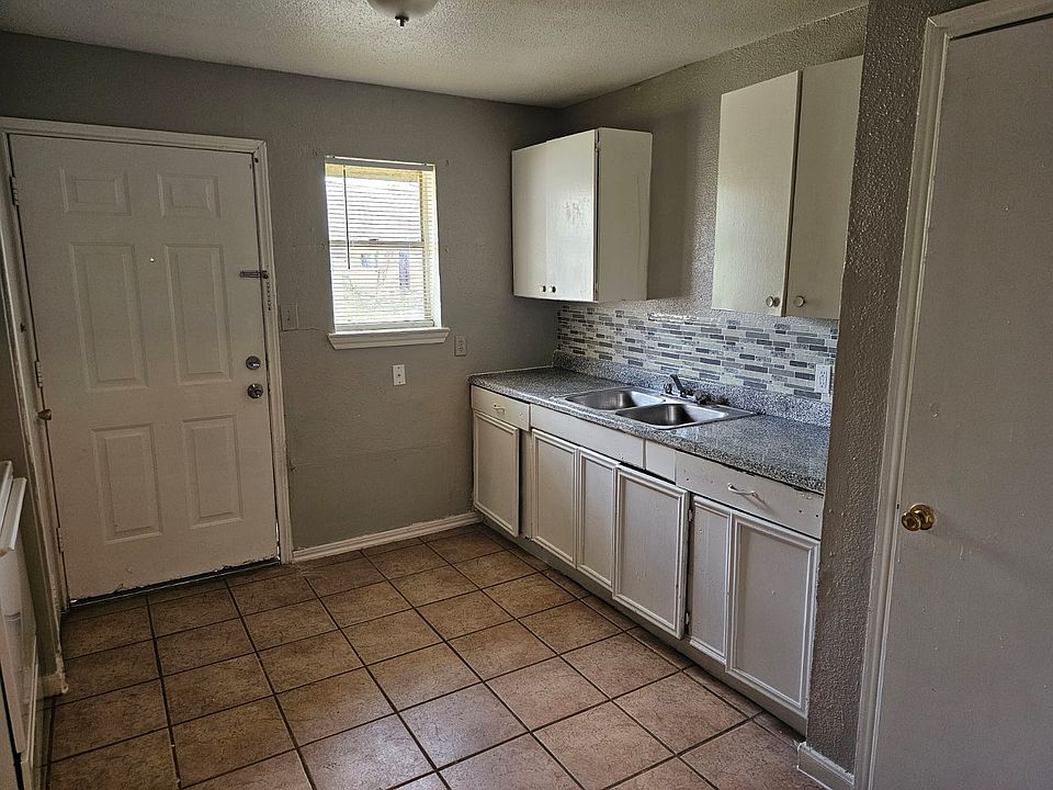 2nd image of 8122 Autumn Ln #D