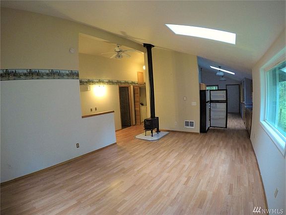 3rd image of 2310 195th Ave SW