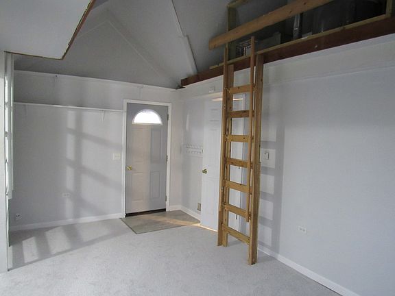 3rd image of 14 E Clarendon Dr