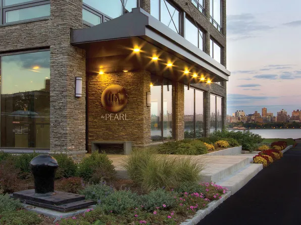 9 Somerset Ln Unit 222, Edgewater, NJ 07020