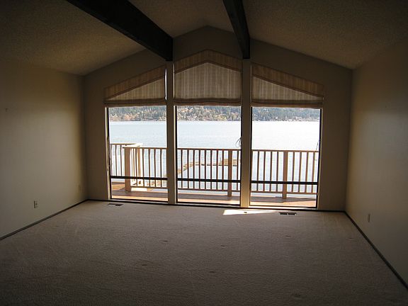 3rd image of 3002 W Lake Sammamish Pkwy SE