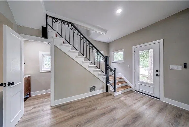 5 bed, 2.5 bath, 3400 sqft, $5,000 — Photo 4