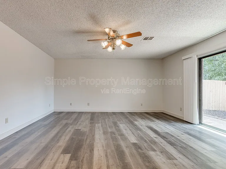 7712 NW 101st St — Photo 16