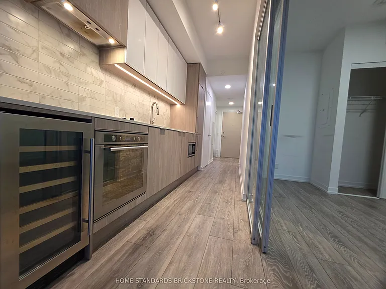 2020 Bathurst St W #528 — Photo 14