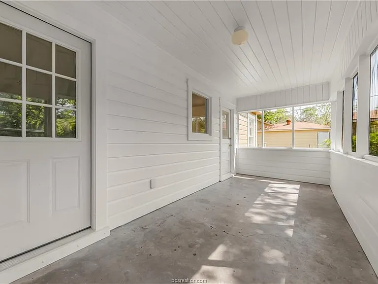 807 Enfield St — Photo 6
