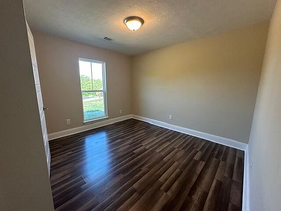 3rd image of 344 Shetland Dr #0