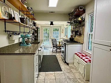 204 N Walnut St — Photo 7