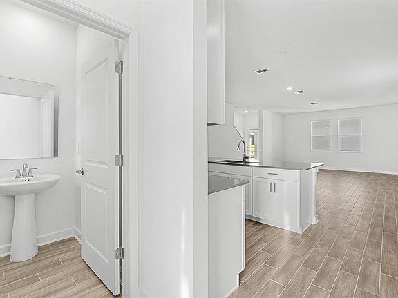3rd image of 3075 Addison Blvd