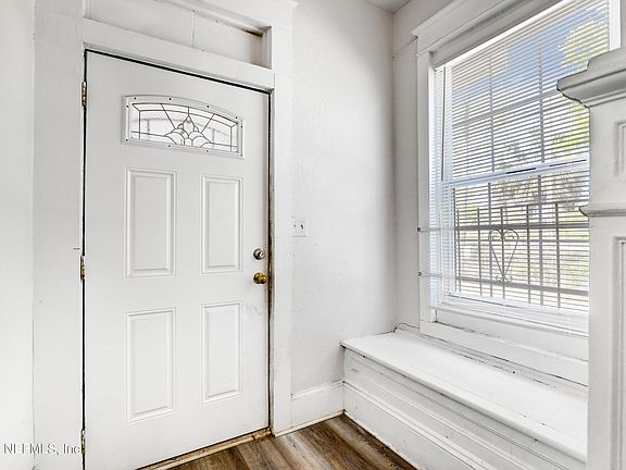 4th image of 2823 MARKET Street