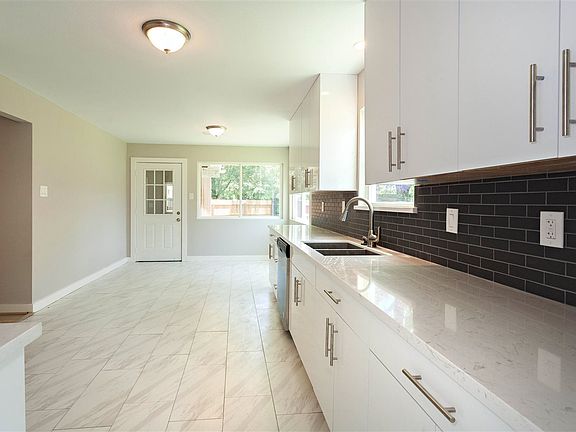 5th image of 2470 Carolyn Dr