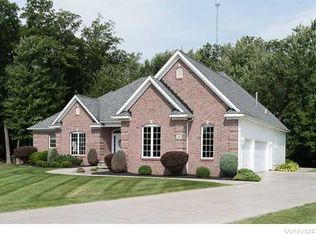 54 Forest Creek Ct, Grand Island, NY 14072
